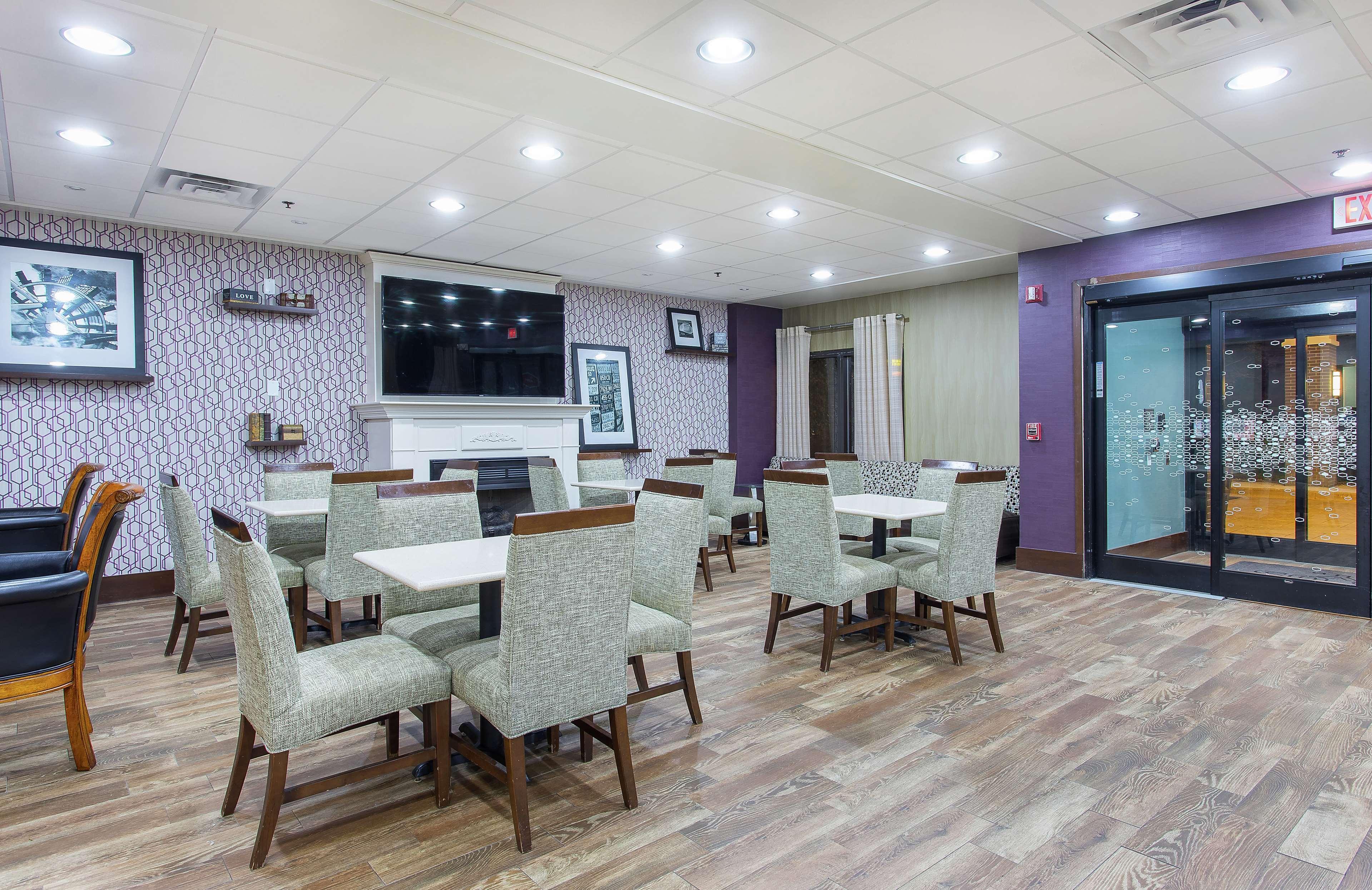 Hampton Inn Каллмен Екстер'єр фото