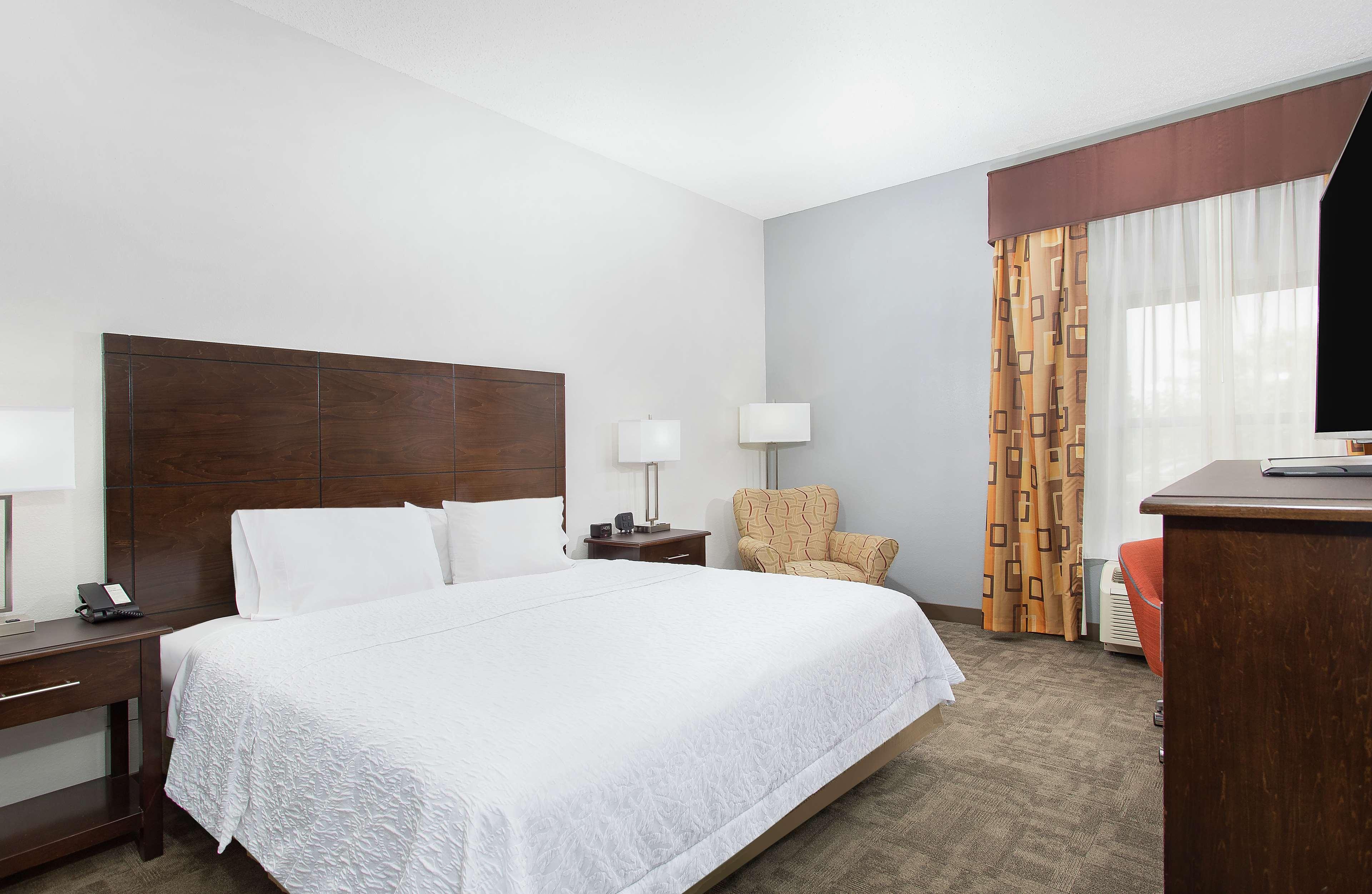 Hampton Inn Каллмен Екстер'єр фото
