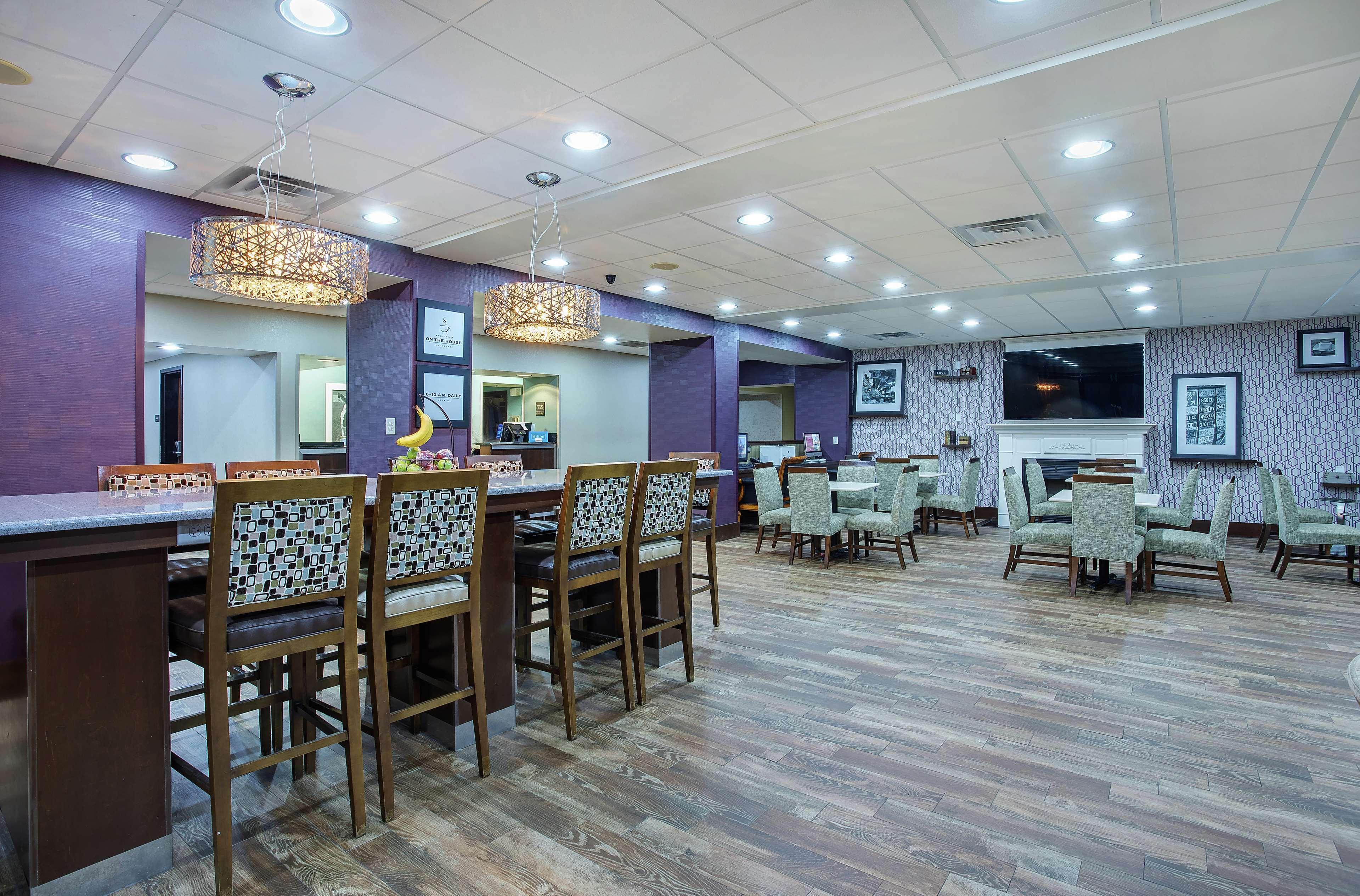 Hampton Inn Каллмен Екстер'єр фото