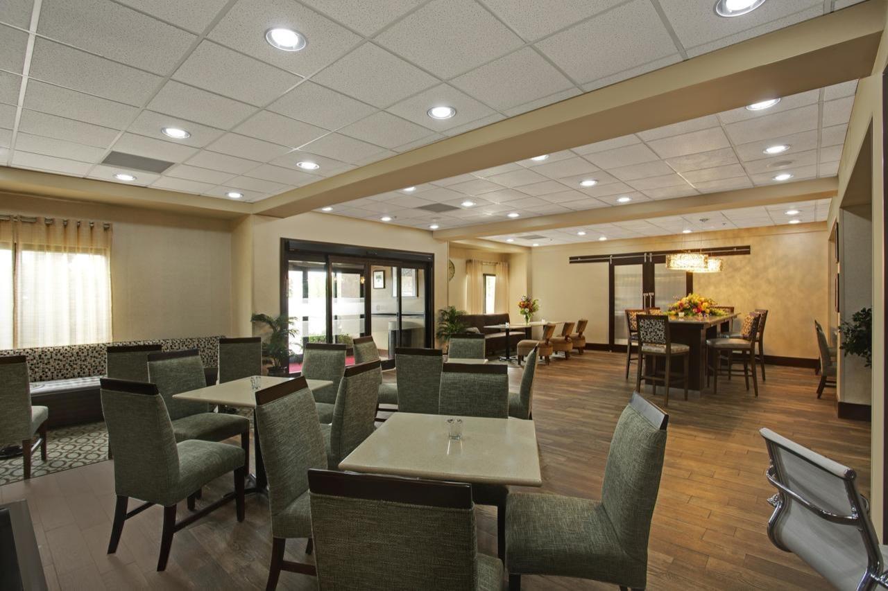 Hampton Inn Каллмен Екстер'єр фото