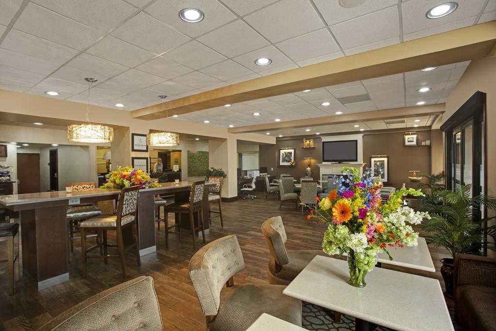 Hampton Inn Каллмен Екстер'єр фото