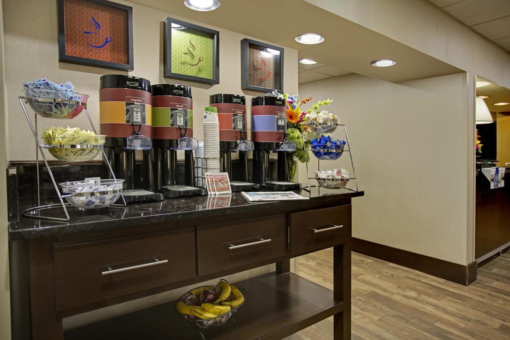Hampton Inn Каллмен Екстер'єр фото