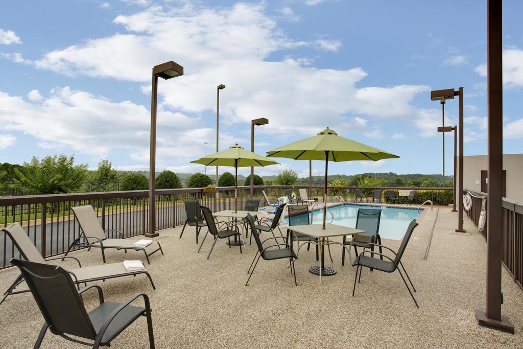 Hampton Inn Каллмен Екстер'єр фото