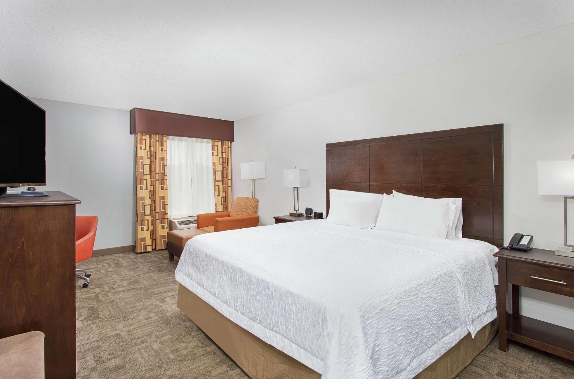 Hampton Inn Каллмен Екстер'єр фото