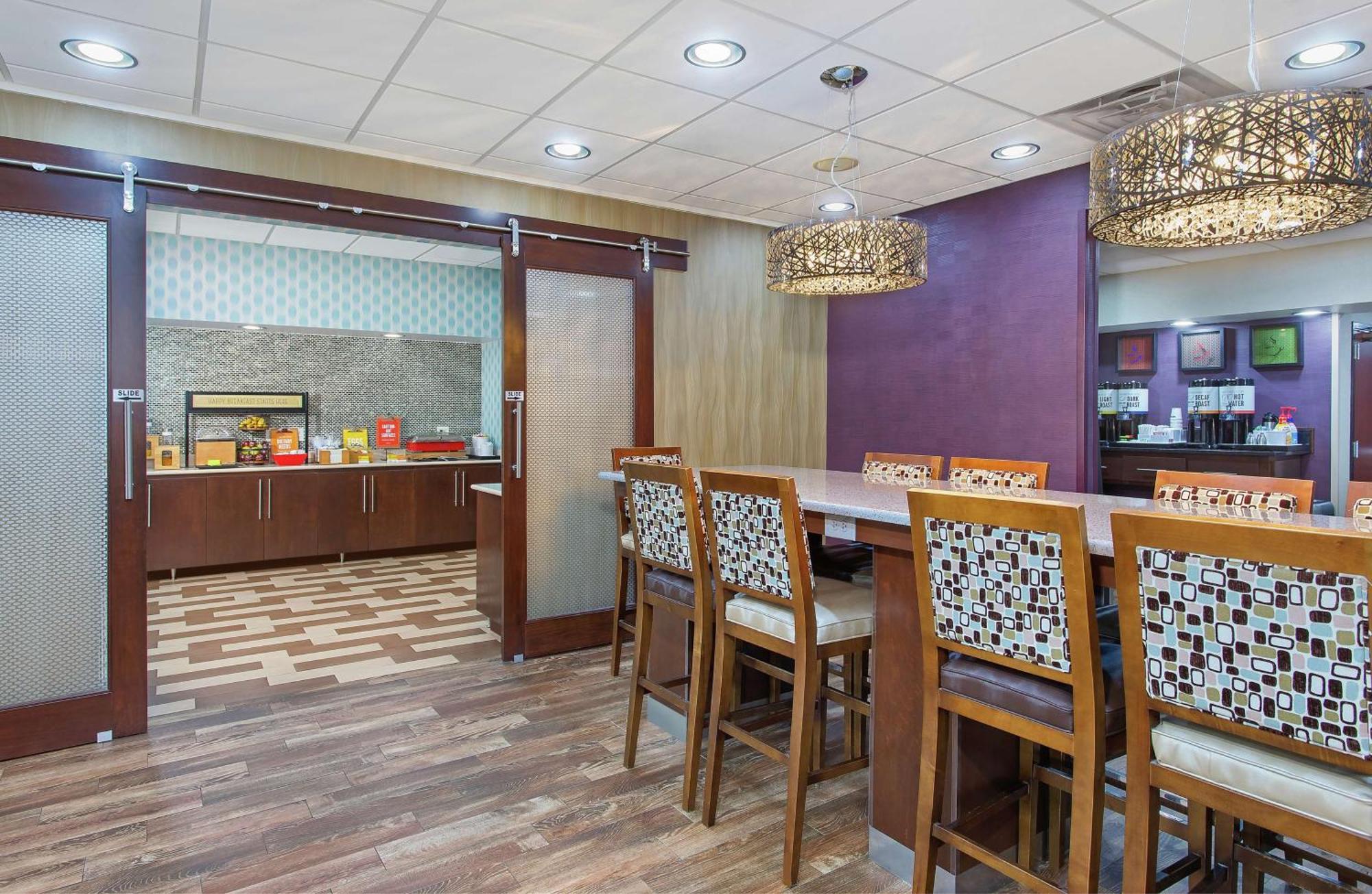 Hampton Inn Каллмен Екстер'єр фото