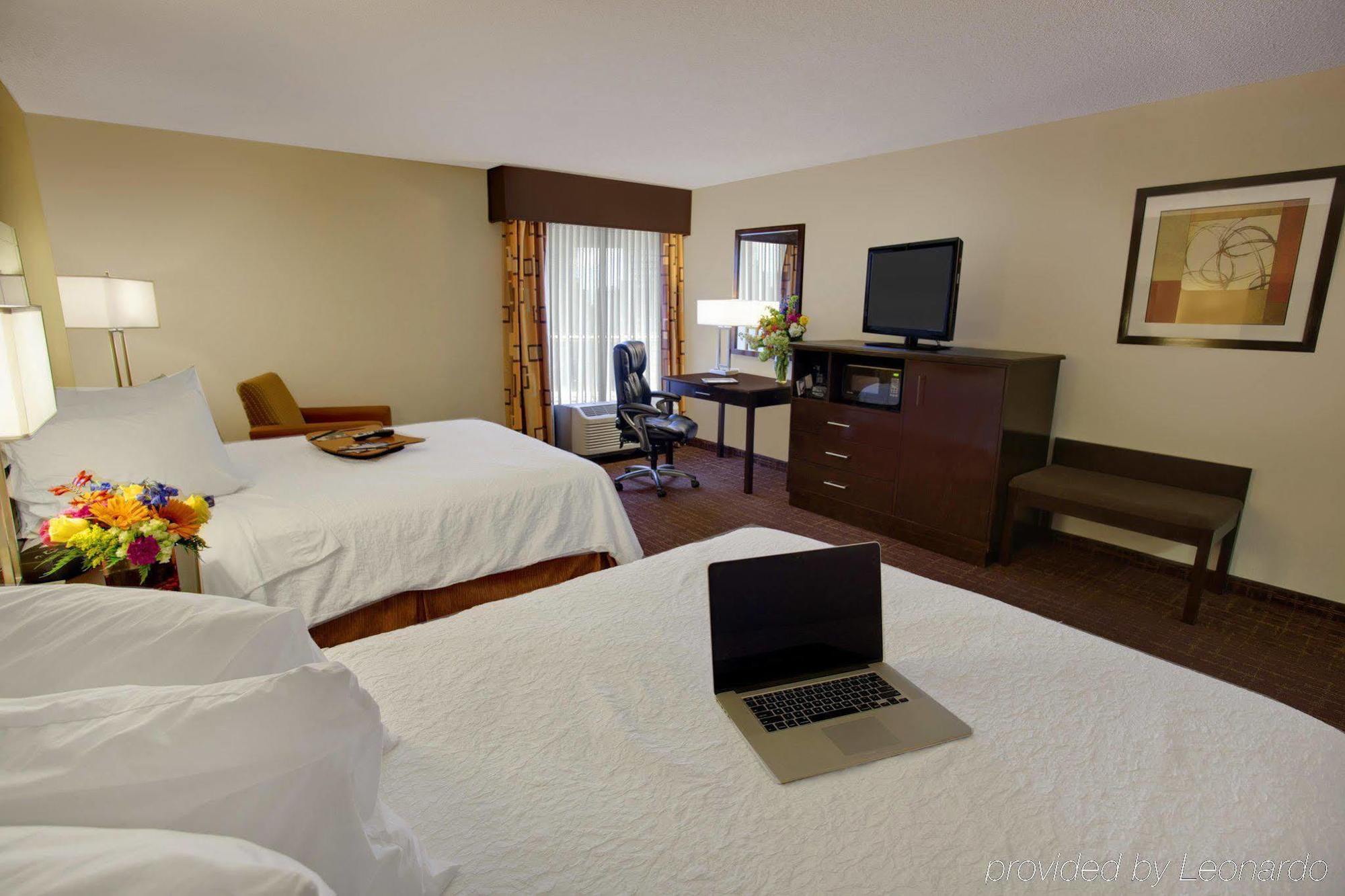 Hampton Inn Каллмен Екстер'єр фото
