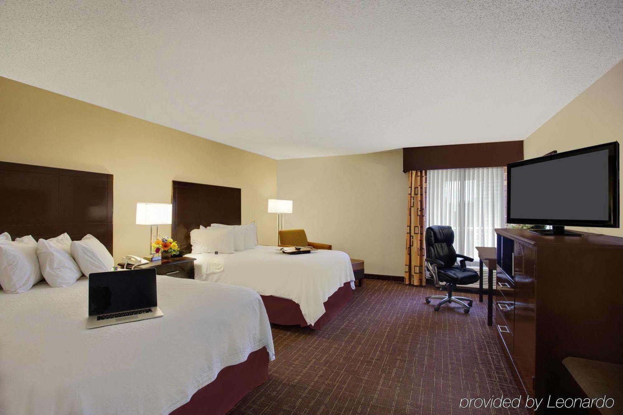 Hampton Inn Каллмен Екстер'єр фото